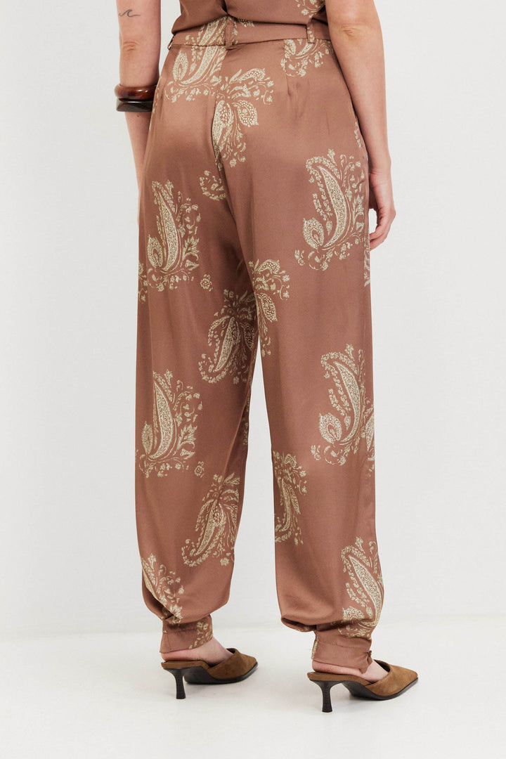 HANNAH BARREL BROWN PANTS