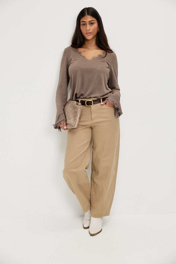 PAULA BARREL CAMEL PANTS