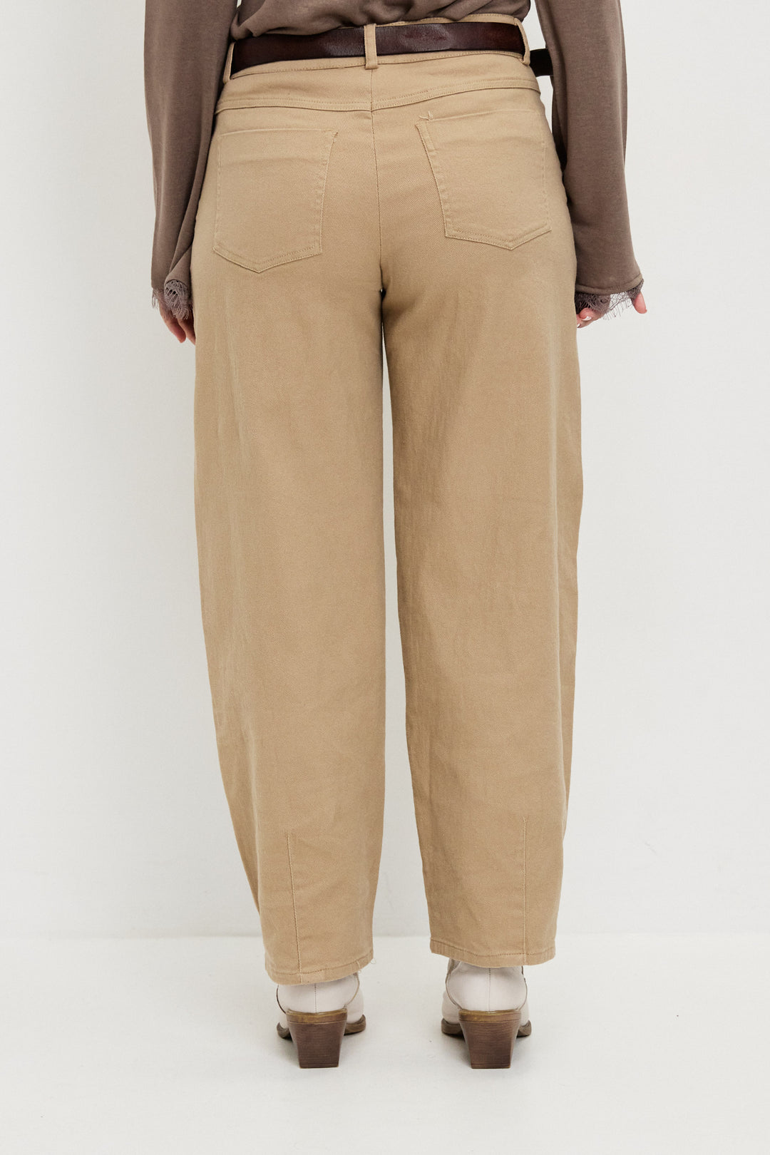 PAULA BARREL CAMEL PANTS