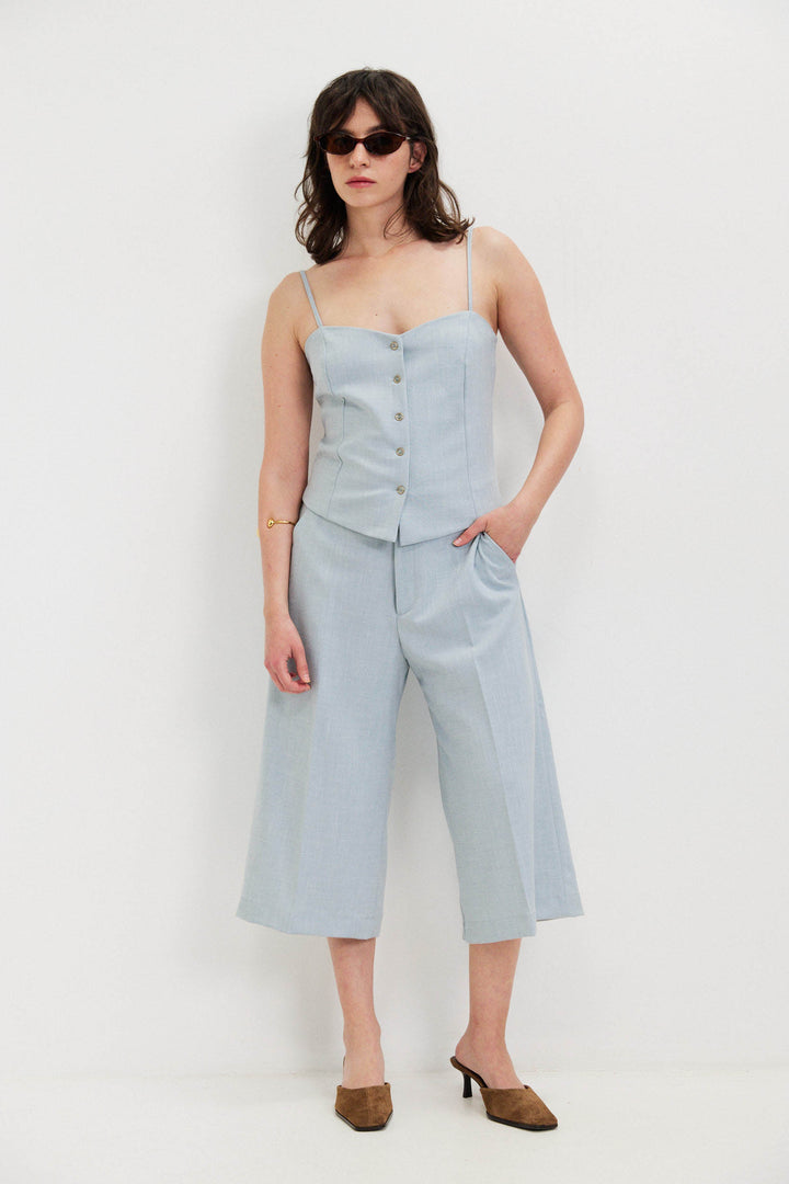 OR  LIGHT BLUE TOP