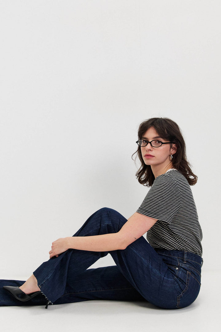 ANDREA BLACK STRIPED V-SHIRT