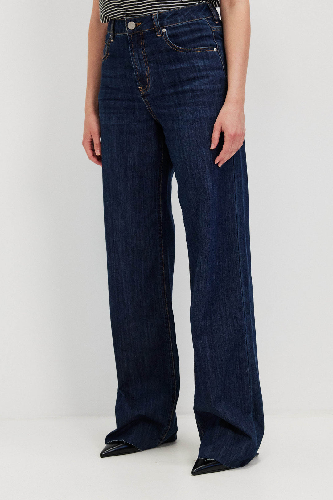 CARA STRAIGHT  LEG JEANS