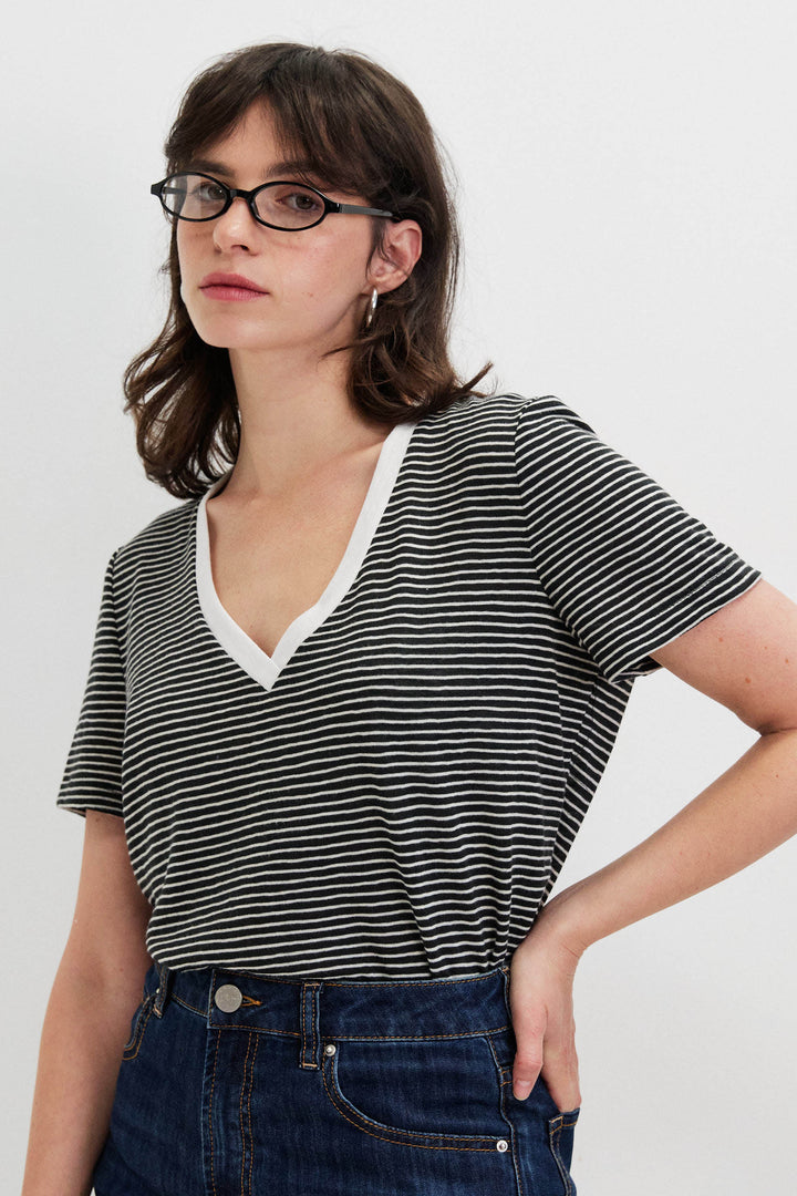 ANDREA BLACK STRIPED V-SHIRT