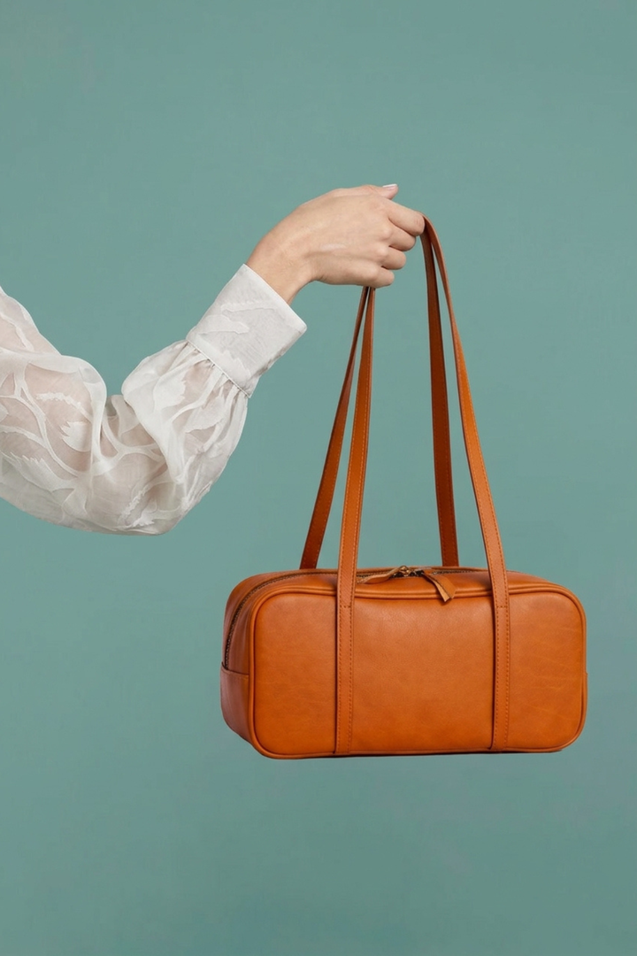 STRUCTURED LEATHER SHOULDER CAMEL BAG