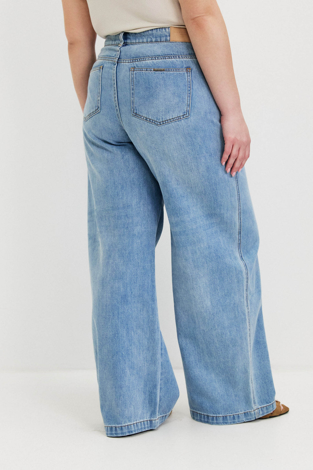 WIDE LEG JEANS
