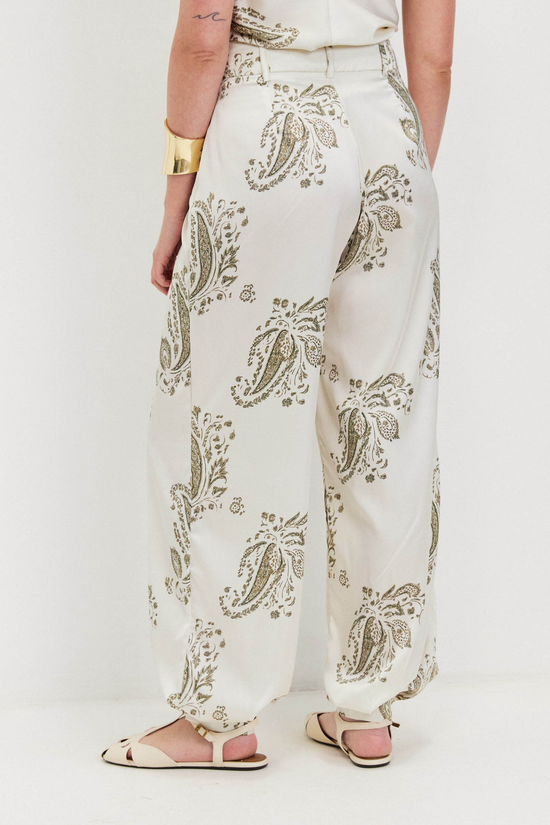 HANNAH BARREL WHITE PANTS