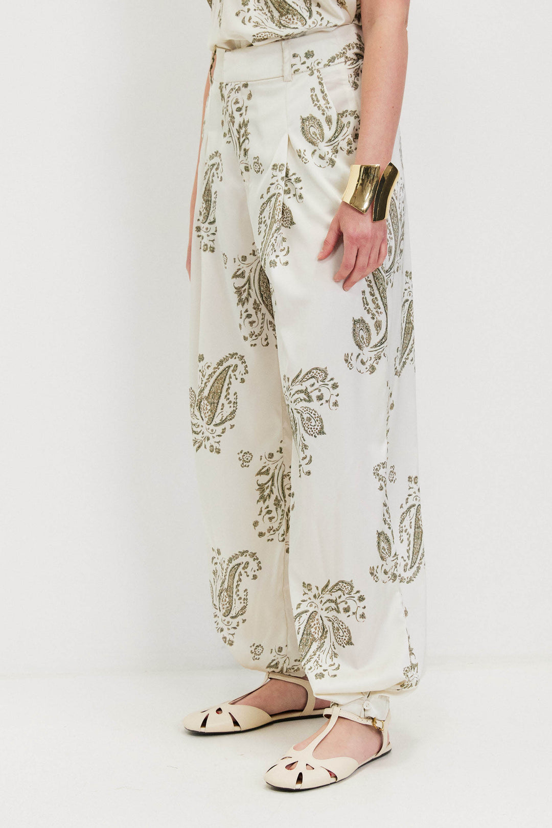 HANNAH BARREL WHITE PANTS