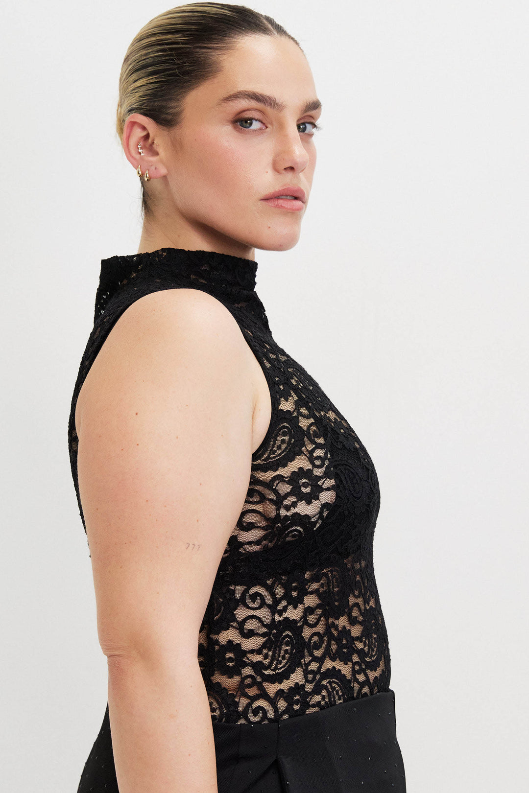 FAYE BLACK LACE TOP