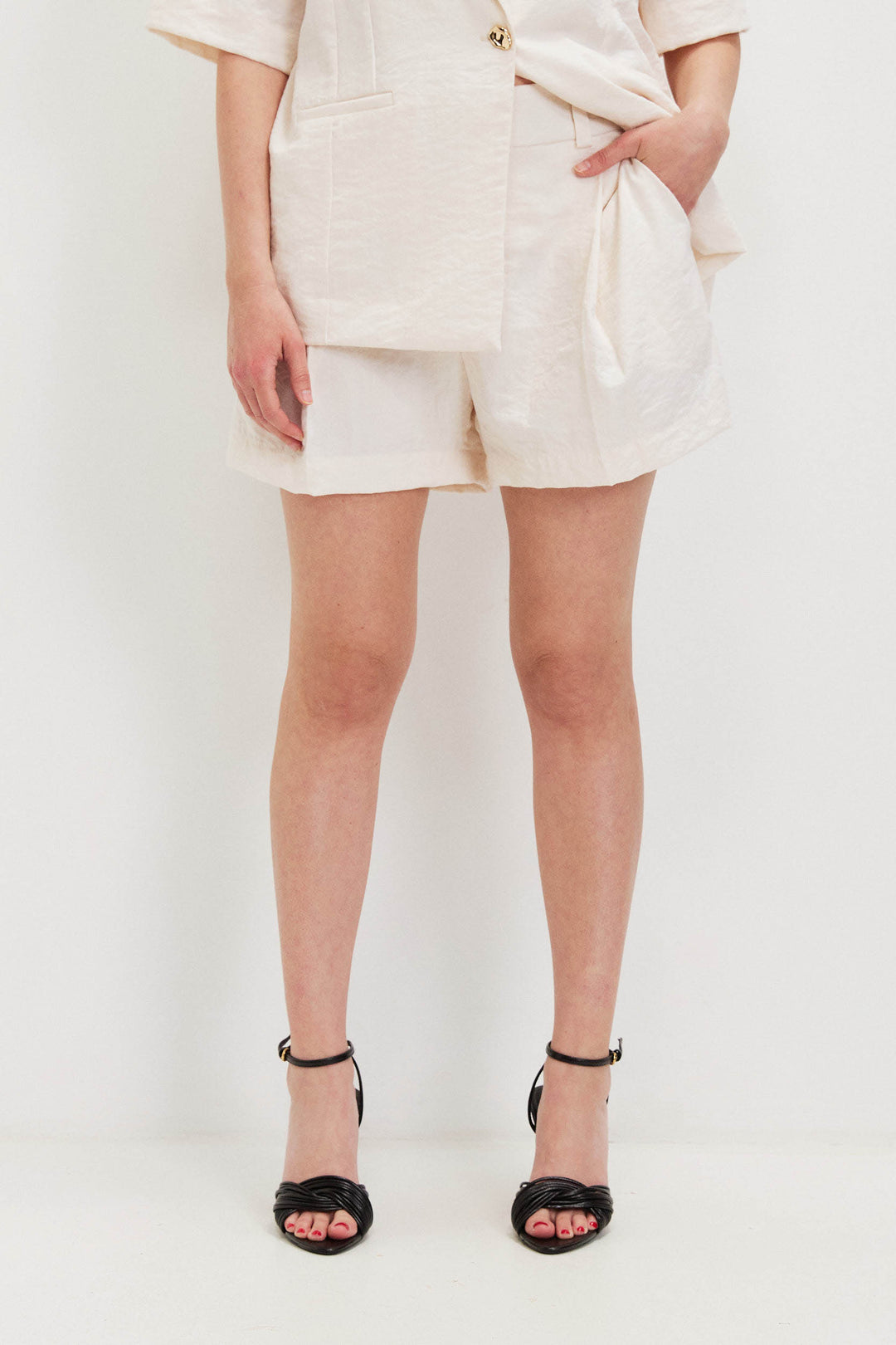 JUNE BUTTER SHORT PANTS