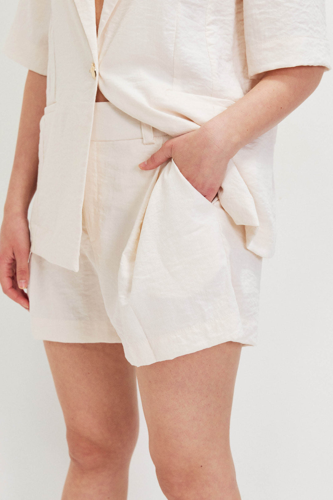JUNE BUTTER SHORT PANTS