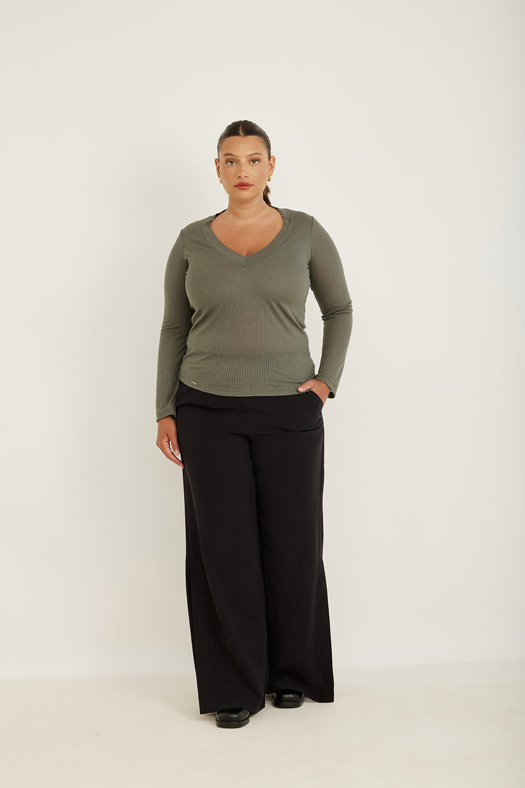 RIVA DARK OLIVE V-SHIRT