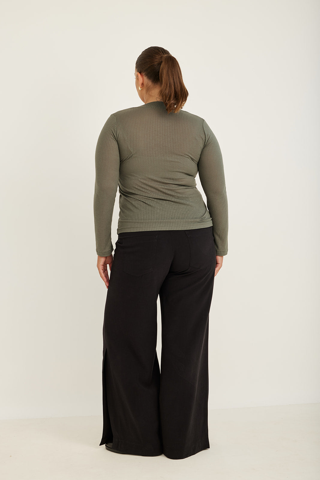 RIVA DARK OLIVE V-SHIRT