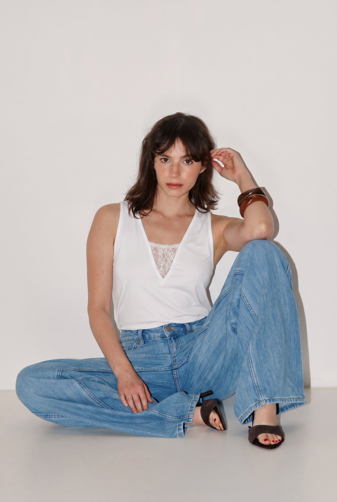 SHELLY WHITE TOP