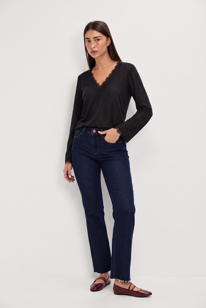 JULIE BLACK V-SHIRT