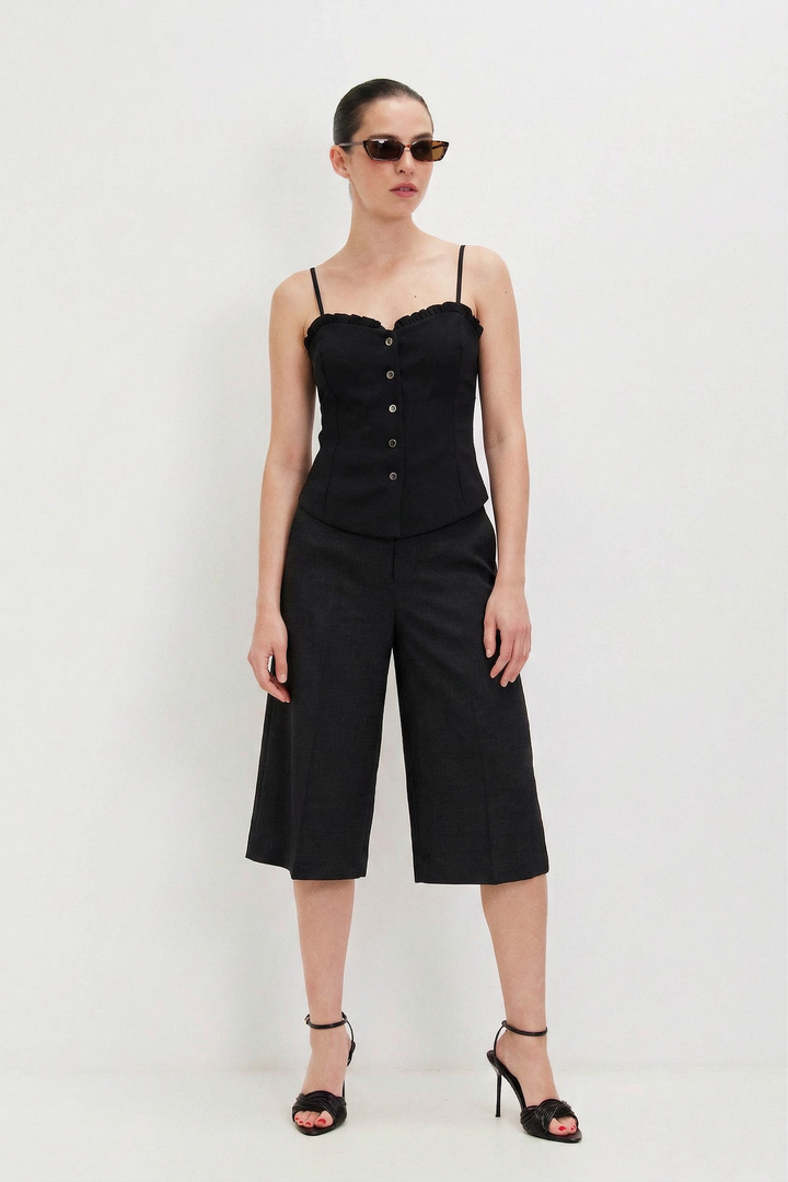 WIDE LEG BLACK BERMUDA