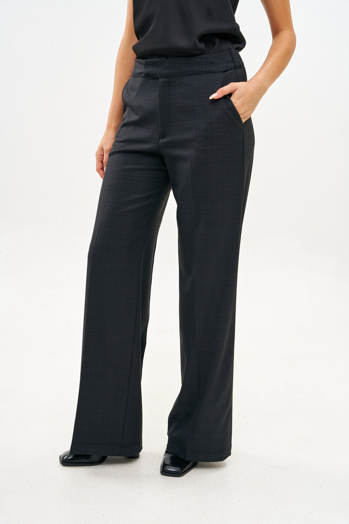 ROMI CLASSIC BLACK PANTS