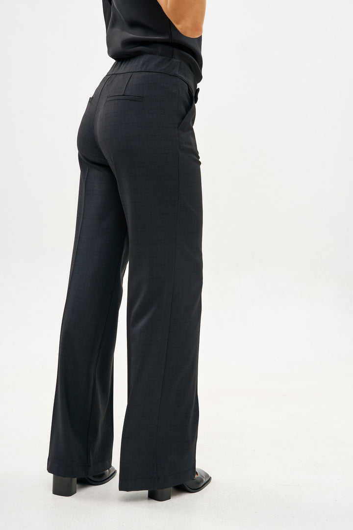 ROMI CLASSIC BLACK PANTS
