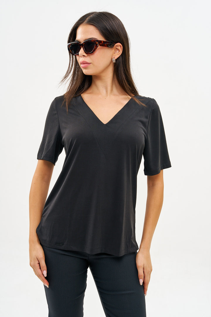 WANDA BLACK V-SHIRT
