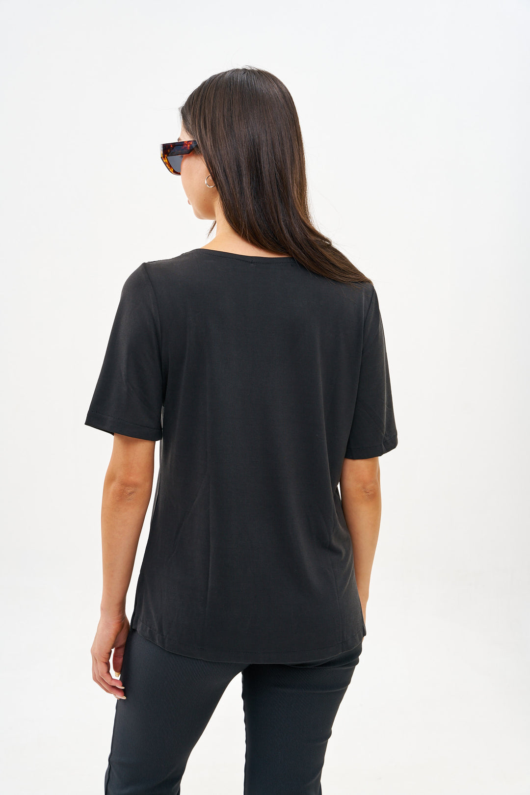 WANDA BLACK V-SHIRT