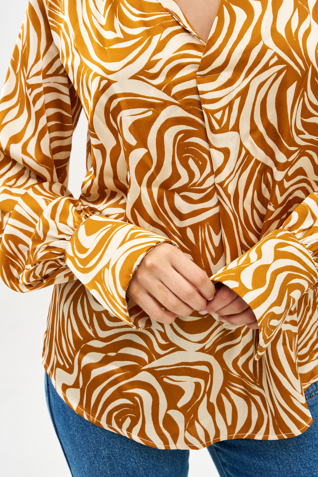 MELISSA CAMEL AND WHITE SHIRT