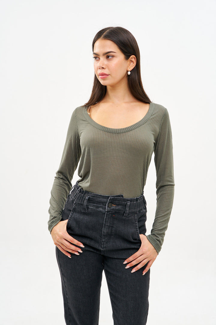RITA DARK OLIVE T-SHIRT