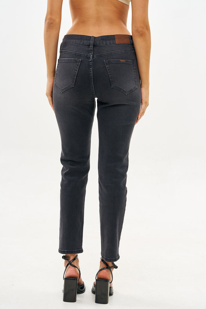 SLIM DARK JEANS